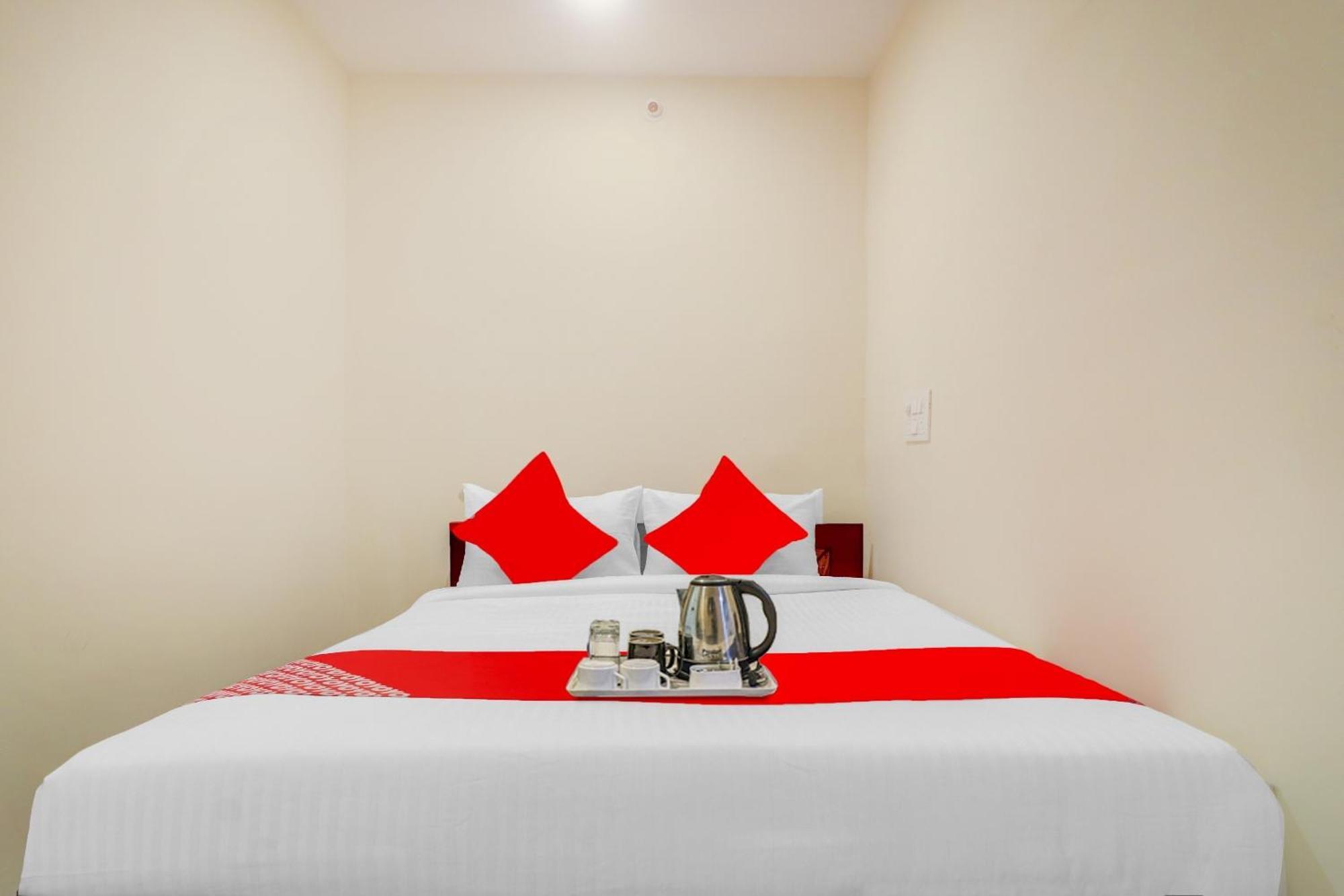 Hotel O Aayush Stay Inn ハイデラバード エクステリア 写真