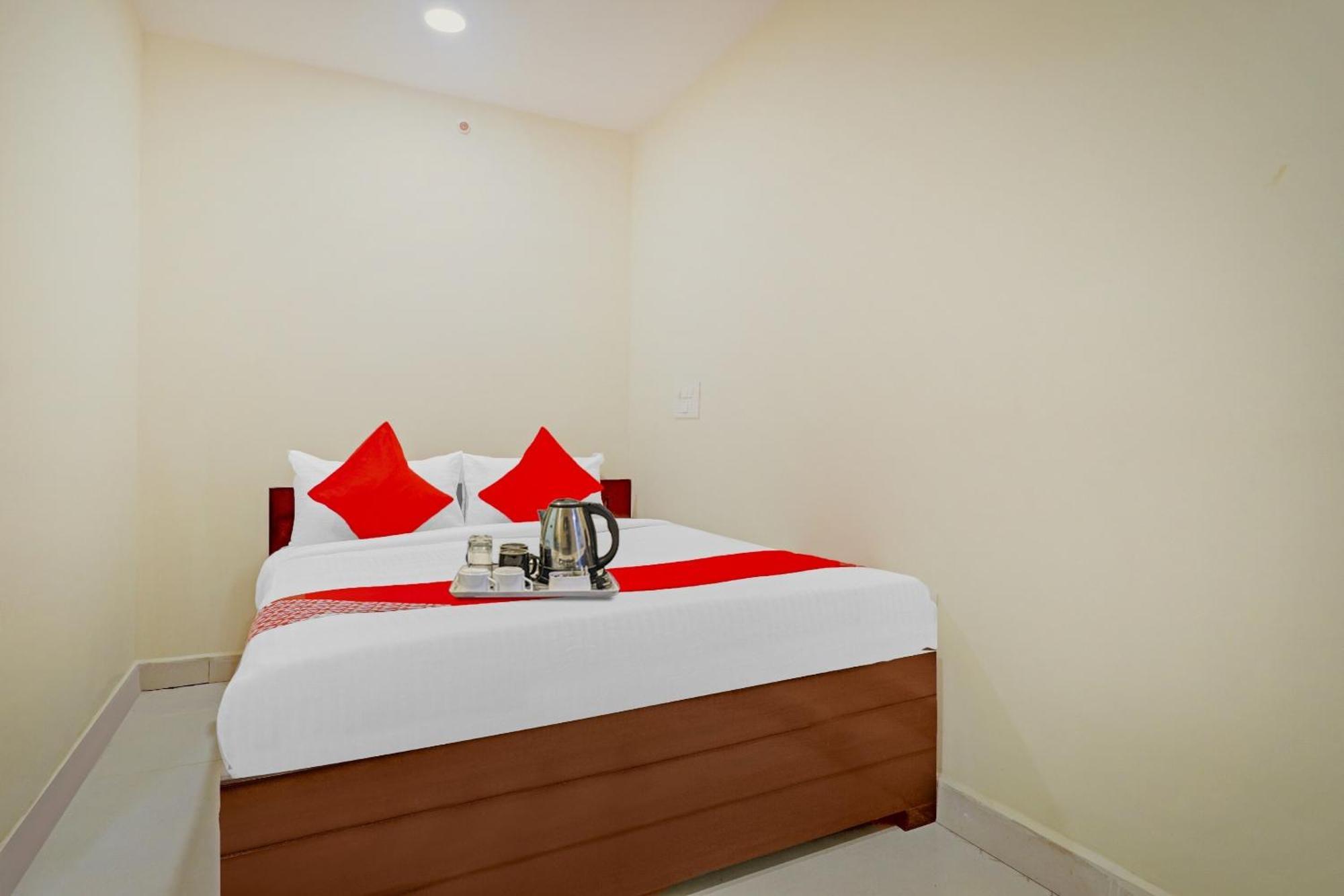 Hotel O Aayush Stay Inn ハイデラバード エクステリア 写真