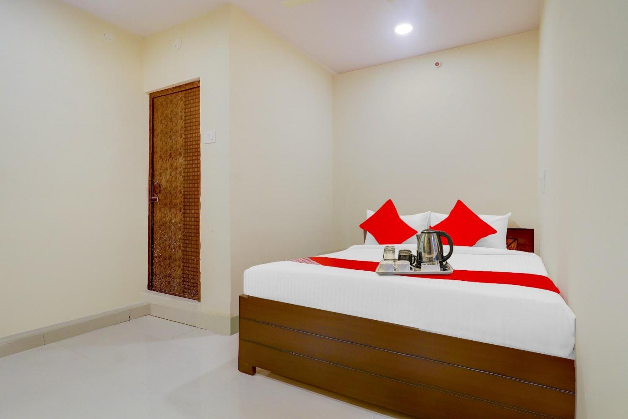 Hotel O Aayush Stay Inn ハイデラバード エクステリア 写真